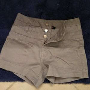 Refuge small gray button shorts